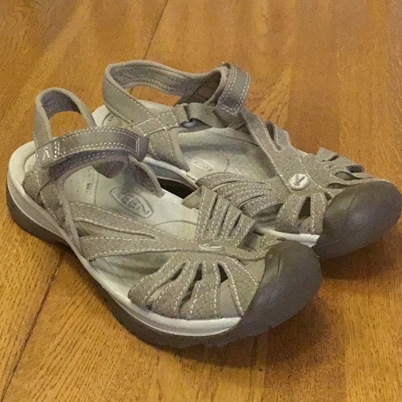 Keen Shoes Womans Keen Beige Sandals Size 8 Velcro Top Strap Covered Toe Worn Once Poshmark